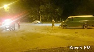 В Керчи в ночное время мотоциклист влетел в иномарку