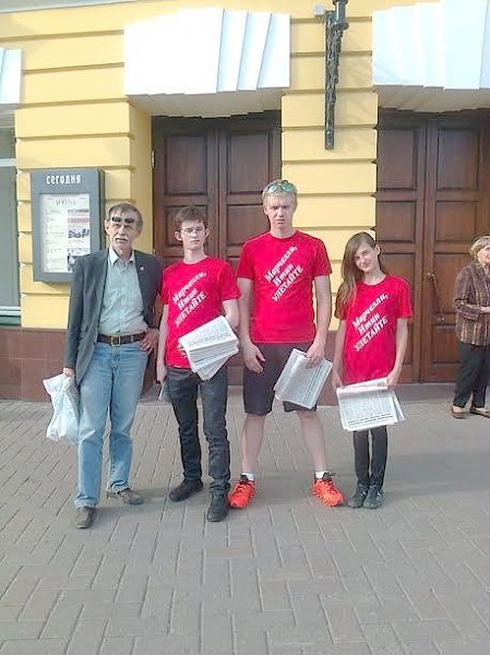 “Марчелли, Итин - улетайте!” Ярославские комсомольцы протестуют против замалчивания спектакля Донецкого театра