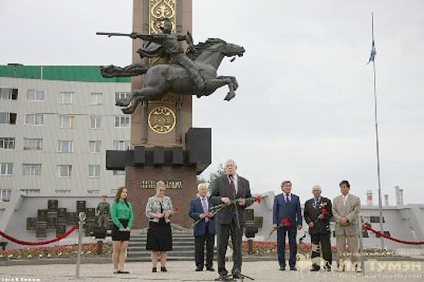 Коммунисты Якутии приняли участие в траурном митинге и церемонии возложения цветов