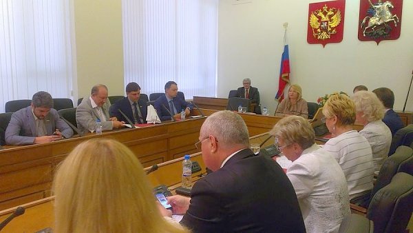 Профильная комиссия Мосгордумы признала вопросы референдума КПРФ не соответствующими закону