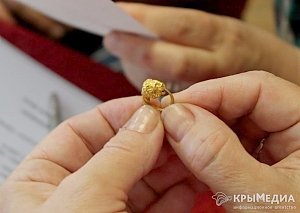 Под Керчью подводные археологи нашли золотую серьгу возрастом 2,5 тыс. лет