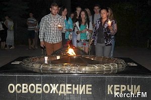 Молодежь на рассвете возложила цветы в память погибших в войне