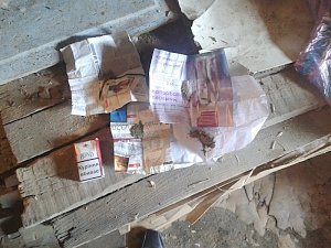 У жителя Симферопольского района полицейские выявили несколько «тайников» с марихуаной