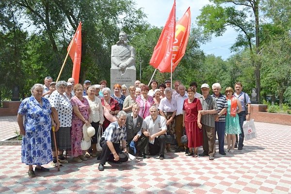 Республика Калмыкия. Коммунисты организовали мероприятие в честь 70-летия Парада Победы