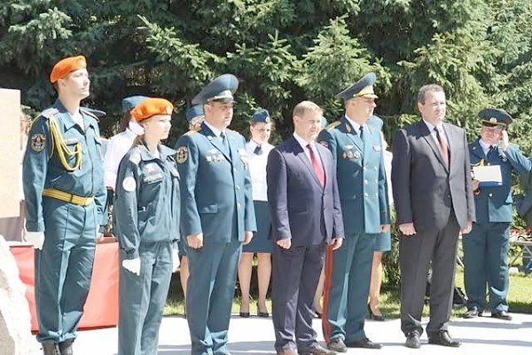 Анатолий Локоть открыл в Новосибирске памятник пожарным и спасателям