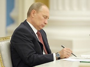 Путин подписал закон об освобождении крымчан от уплаты ряда госпошлин