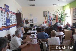 В Керчи ветераны встретились с представителями Фонда из Иркутска