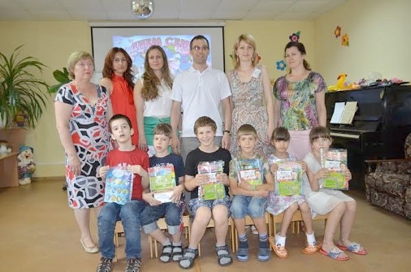 На Ставрополье в День семьи «Надежда России» подарила детям праздник