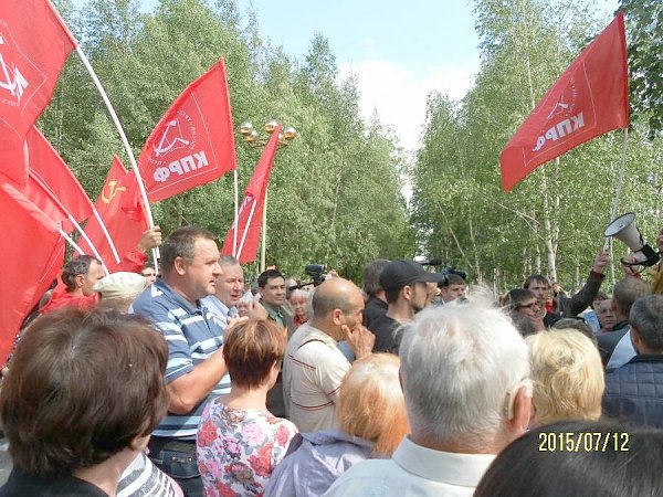 Ханты-Мансийский автономный округ- Югра. Жители Нижневартовска на митинге КПРФ «За отставку главы администрации города» высказали свою позицию