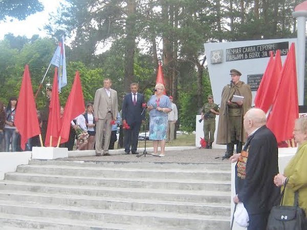 Ленинградская область. Коммунисты приняли участи в праздновании 74-й годовщины начала обороны на Лужском рубеже