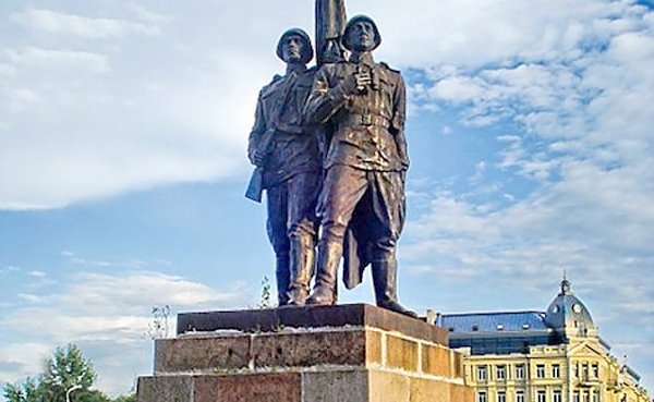 Монументальное беспамятство. Власти Вильнюса крушат следы советской эпохи в образе знаменитых статуй