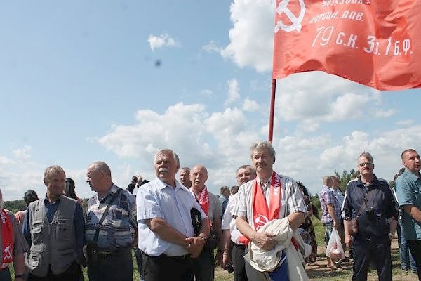 Делегация Псковского областного отделения КПРФ приняла участие в реконструкции прорыва линии «Пантера»