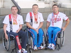 Севастопольские пловцы-инвалиды продолжают завоевывать медали