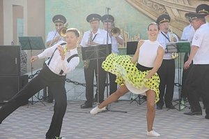 Жителей и гостей Феодосии радовали своим творчеством артисты культурного центра МВД по Республике Крым