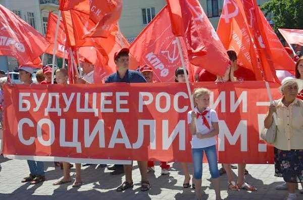 «Россия без буржуев! Россия для рабочих!». В Ростове-на-Дону прошёл молодёжный марш «Антикап-2015»