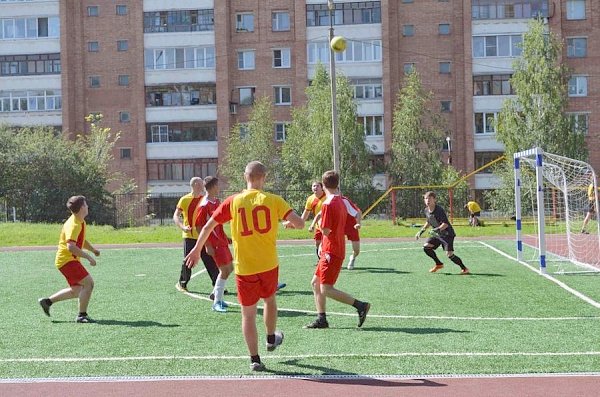 Спортом по капитализму! Тульский обком провел молодёжный массовый турнир по мини-футболу «Антикапитализм-2015»