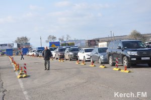 В Керчи паром ожидают более 200 грузовиков