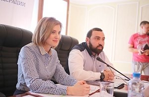 Поклонская предложила выяснить кто здоровее: прокурор или студенты