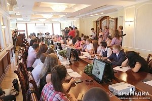 Поклонская предложила выяснить кто здоровее: прокурор или студенты