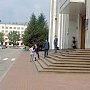 Хабаровский край. Вооруженные полицейские пытались убрать пикетчиков от здания администрации региона