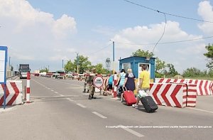 Украинским пограничникам пытались дать 5 тыс. рублей взятки за пропуск ребенка в Крым