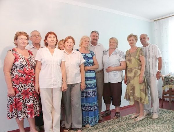Крымские коммунисты помогли отремонтировать помещение для ветеранов войны и труда села Яркое Джанкойского района