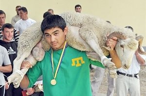 В Евпатории на турнире по курешу спортсмены посоревнуются за живого барана