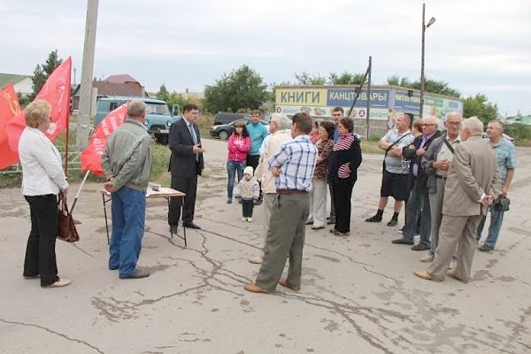 Первый секретарь Челябинского обкома КПРФ Игорь Егоров встретился с жителями села Агаповка