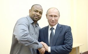 Легендарный боксер Рой Джонс желает стать гражданином России