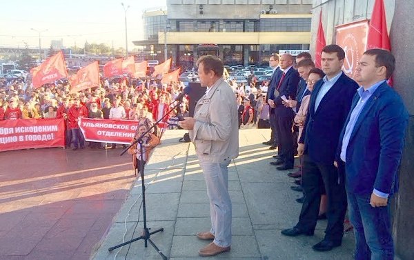 В данные минуты в Нижнем Новгороде проходит массовый митинг КПРФ против судебного произвола на выборах