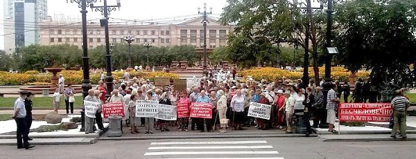 «Священная война» у стен краевого правительства. В Хабаровске прошла акция протеста против антисоциальной политики власти