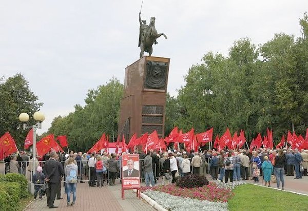 Участники митинга в Чебоксарах поддержали кандидатов от КПРФ и потребовали вернуть преступницу Евгению Васильеву в тюрьму