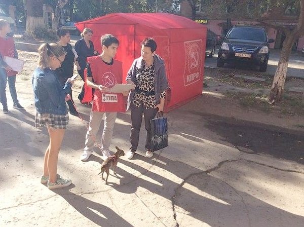 Тульский обком организовал сбор подписей в поддержку законопроекта Г.А. Зюганова, позволяющего направлять санкционные продукты малообеспеченным гражданам