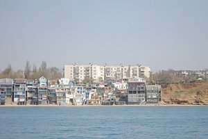 Севастопольский суд обязал владельцев снести 6-этажные капитальные строения на «Матросском пляже» в Каче