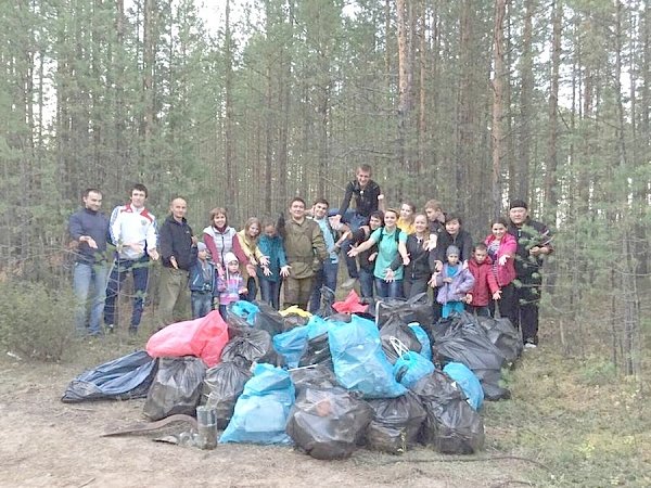 Республика Саха (Якутия). Коммунисты организовали субботник в районе озера Долгое