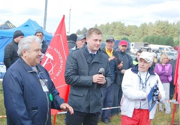 Свердловские коммунисты провели неофициальный чемпионат России по мотокроссу