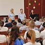 Сотрудники евпаторийской полиции проводят со школьниками города профилактические беседы