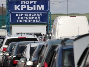 В очереди на паромную переправу в Крым стоят 66 автомобилей