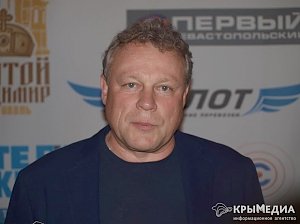 Жигунов и Бондарчук открыли в Крыму кинофестиваль