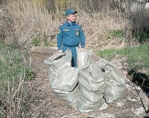 Спасатели провели акцию «Чистый берег»