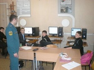 Сотрудники МЧС проводят уроки по безопасности жизнедеятельности в школах Севастополя
