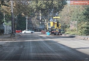 В Керчи ремонтируют дорогу в переулке 1-й Портовый