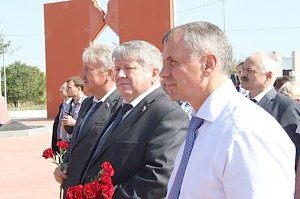 Крымские парламентарии и члены делегации Законодательного Собрания Кировской области почтила память жертв фашистского концлагеря «Красный»