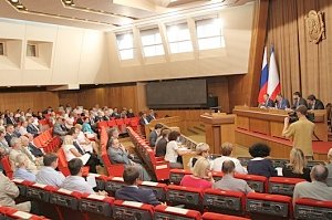 Крымский парламент утвердил изменения в республиканский бюджет на 2015 год