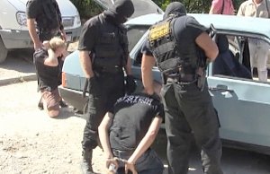 Задержание наркодельцов на крымской трассе (ВИДЕО, ФОТО)