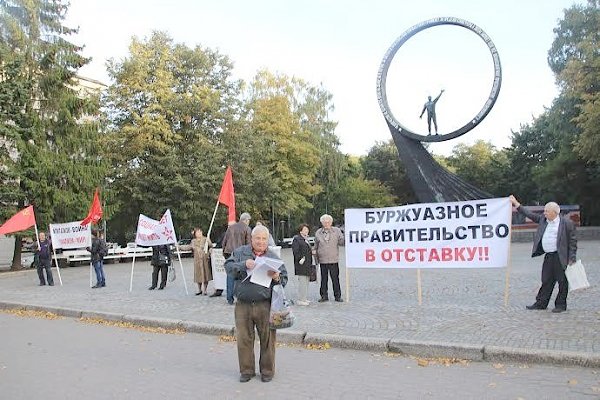 Калининград. Коммунисты почтили память жертв «черного октября»
