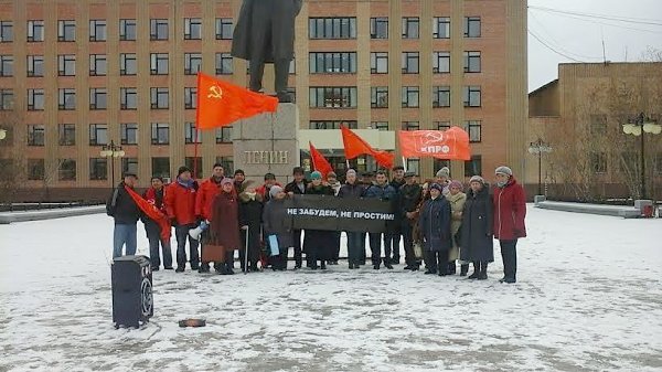 В Салехарде прошёл митинг в память трагических событий 3-4 октября 1993 года