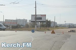 В Керчи в районе остановки АТП снова снимают часть дороги