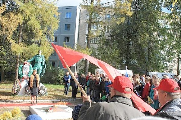 Псковская область. Коммунисты приняли участие в торжествах, посвященных следующий годовщине освобождения Невеля от захватчиков