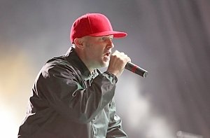 Аксенов пообещал помочь лидеру Limp Bizkit приобрести «симпатичный домик» в Крыму